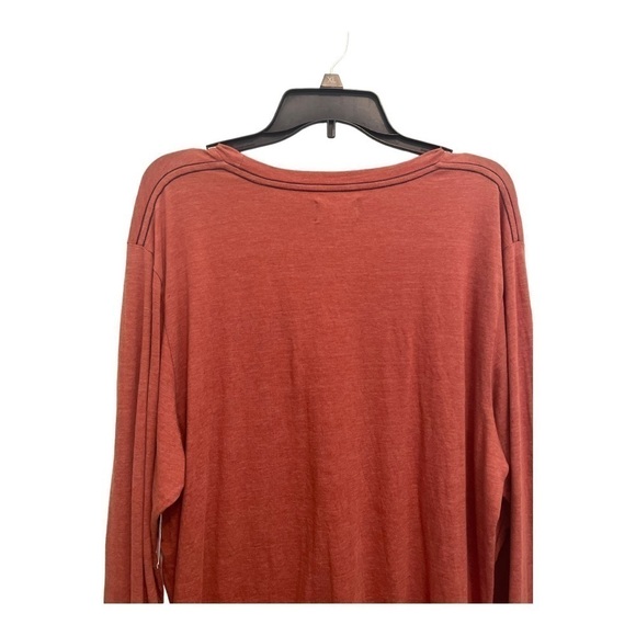GOODLIFE Overdyed Tri-Blend Long Sleeve Scallop Crew T-Shirt in burnt orange - Picture 5 of 14
